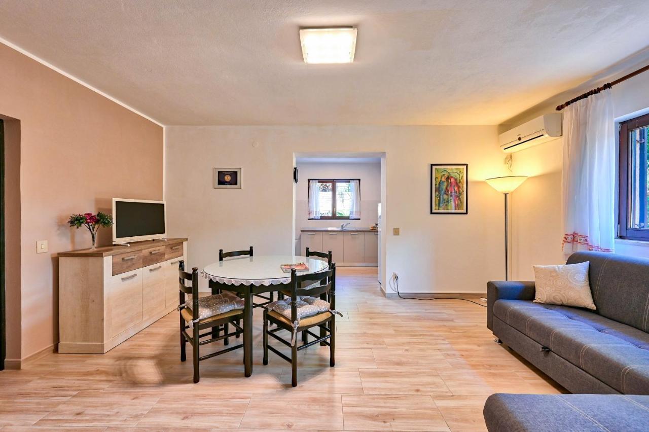 Iby Apartment Pula Buitenkant foto
