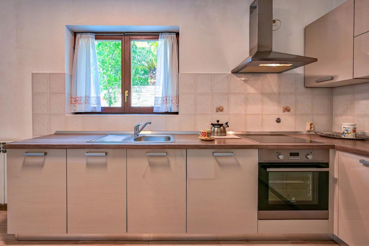 Iby Apartment Pula Buitenkant foto