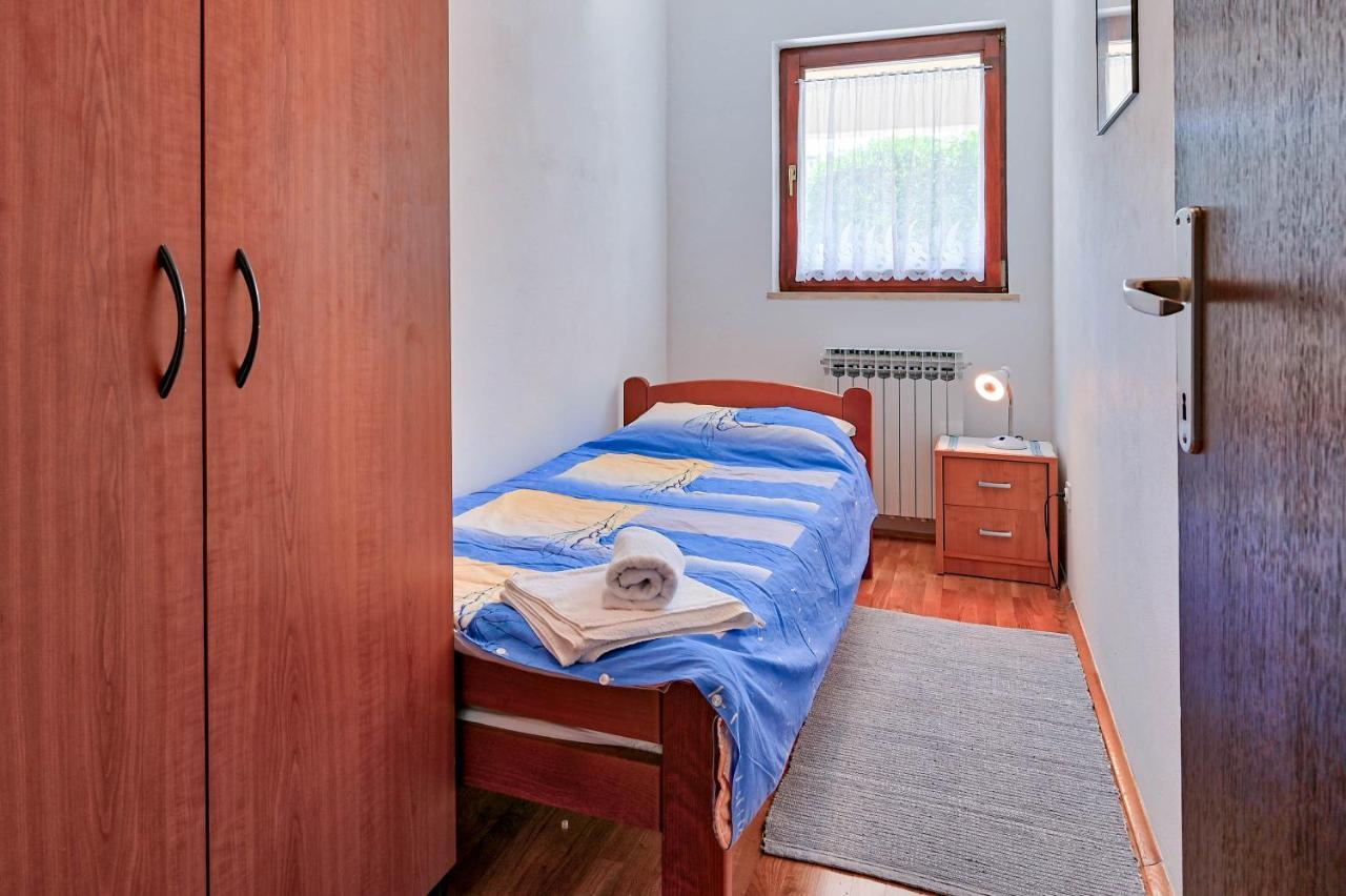 Iby Apartment Pula Buitenkant foto