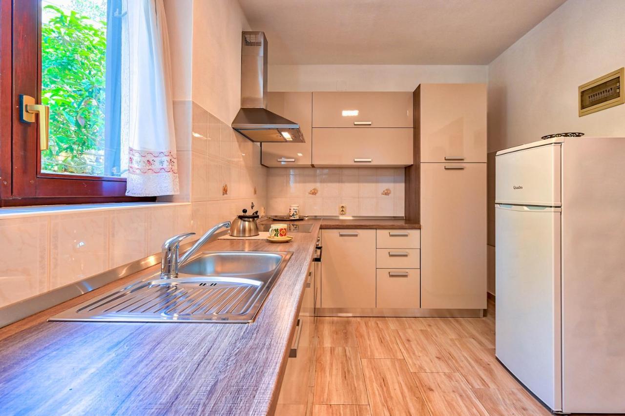 Iby Apartment Pula Buitenkant foto