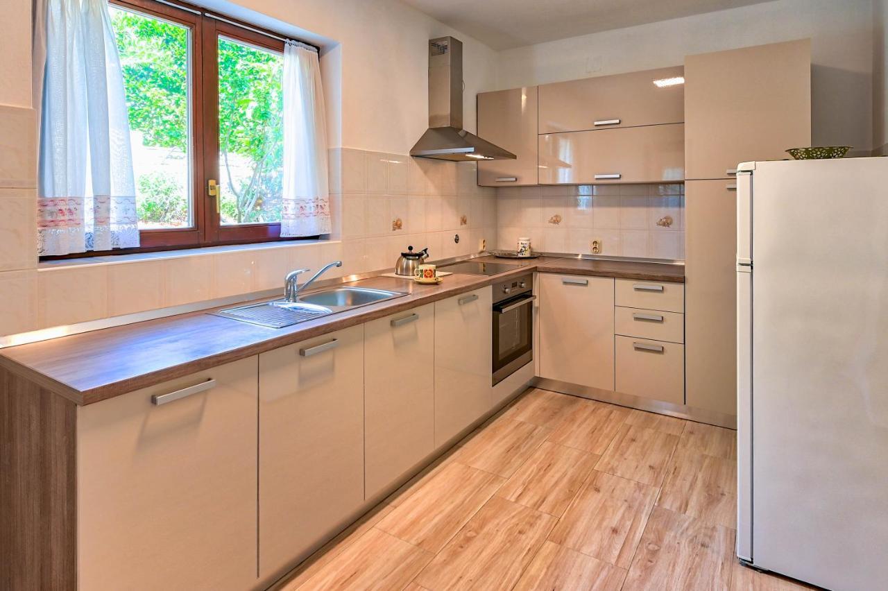 Iby Apartment Pula Buitenkant foto